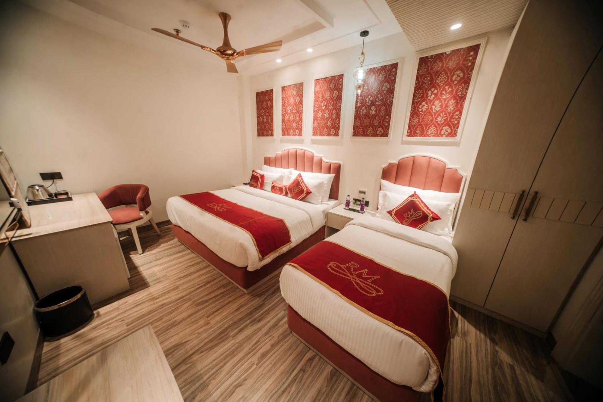 Stamps Red Martin By Eight Continents - 70 Steps From Golden Temple Hotel อัมริตสา ภายนอก รูปภาพ