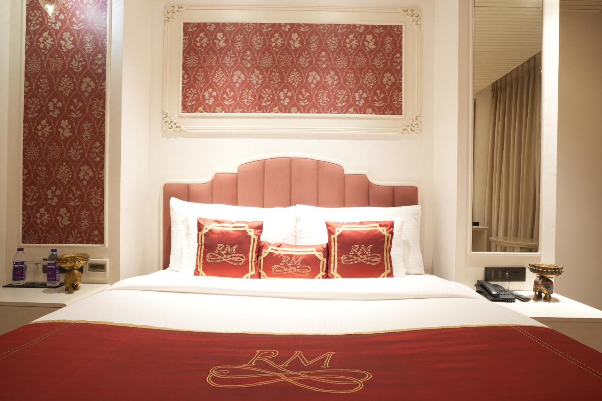 Stamps Red Martin By Eight Continents - 70 Steps From Golden Temple Hotel อัมริตสา ภายนอก รูปภาพ